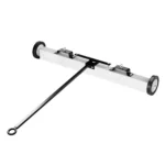Magnetische terreinbezem met wielen en lange trekstang, productfoto, voor het verzamelen van metaal op bouwplaats en terrein