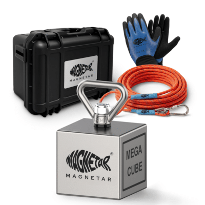 Productfoto van Mega Cube vismagneet set met kubusmagneet, beschermkoffer, touw, handschoenen en RVS oogbout voor magneetvissen.