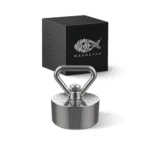 Productfoto van neodymium easy vismagneet met driehoekige oogbout en opbergdoos, geschikt voor magneetvissen en metalen vondsten.