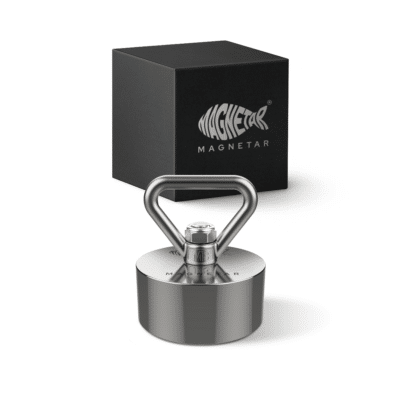 Productfoto van neodymium easy vismagneet met driehoekige oogbout en opbergdoos, geschikt voor magneetvissen en metalen vondsten.