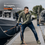 Lifestyle afbeelding van magneetvissen in een haven met krachtige neodymium Terror vismagneet, ideaal voor bruggen, havens en diep water.
