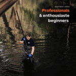 Lifestyle afbeelding van aluminium prikstok voor magneetvissen, gebruikt in het water door zowel beginners als ervaren magneetvissers.