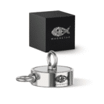 Productfoto van dubbelzijdige neodymium vismagneet met twee montageogen en zwarte opbergdoos voor magneetvissen